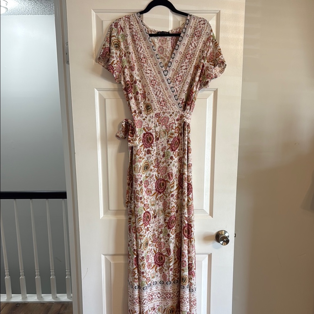 Elegant Floral Maxi Dress in Pink and Cream